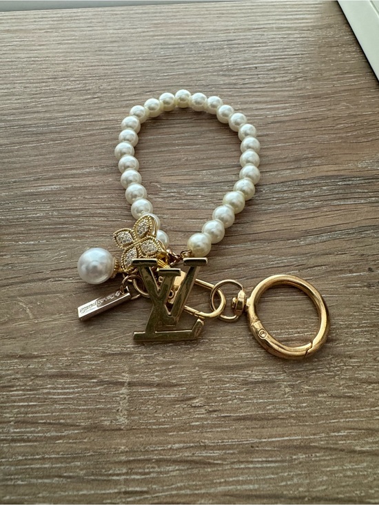 Fashion Jewelry Jewelry - LV Pearl Charm Keyring Bracelet in Gold and Cream